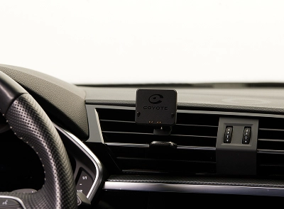 Support aimanté chargeant pour grille d’aération